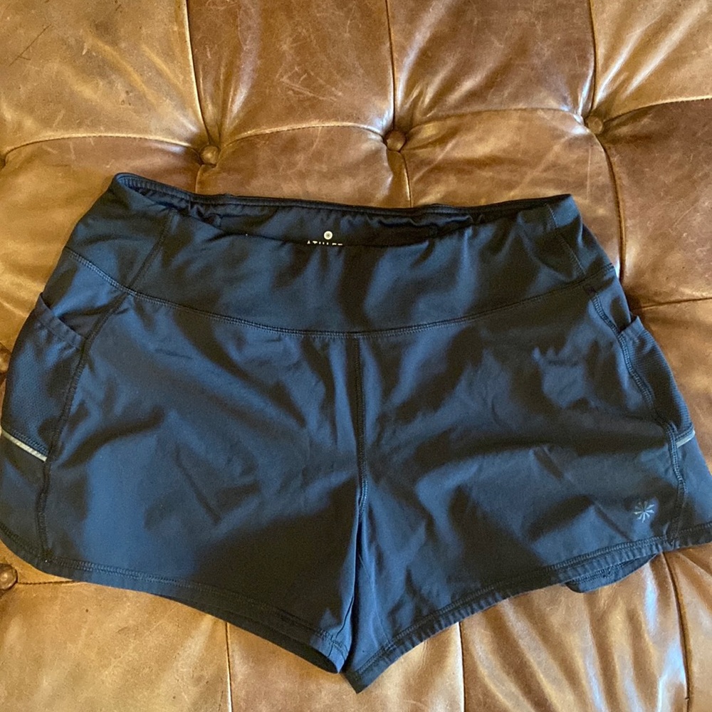Athleta Run with It short- size M